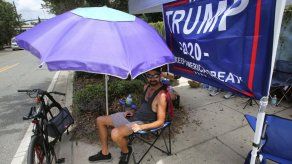 Campaña de Trump despide a encuestadores por contradicciones