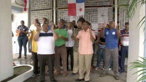 Continúan protestas por despidos en el Municipio de Colón