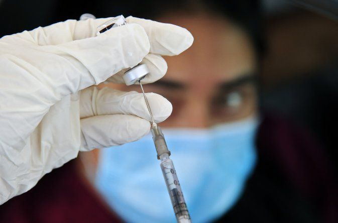 Las madres lactantes vacunadas con Pfizer transmiten anticuerpos a sus hijos
