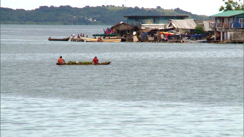 El Senan informó que las 25 personas que quedaron en el agua fueron rescatadas.