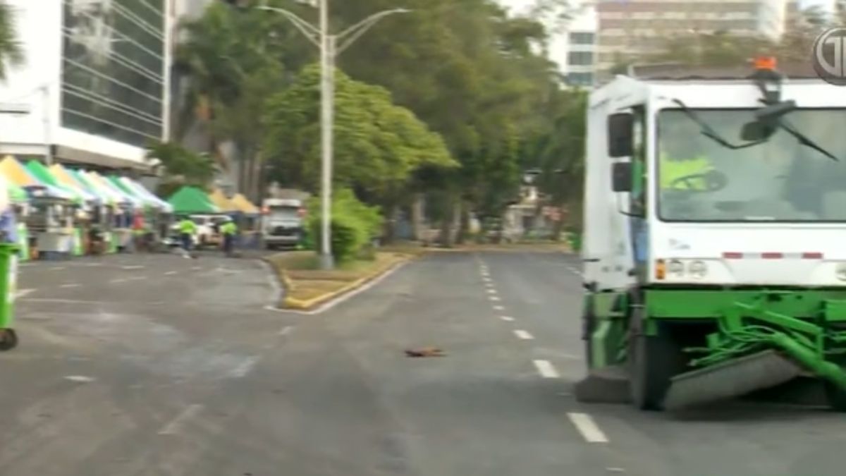 AAUD realiza jornada de limpieza en la Cinta Costera, est elunes de carnaval.&nbsp;