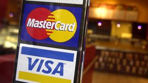 Visa, Mastercard y American Express retiraron sus servicios el fin de semana.