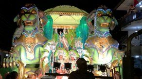 Paseo nocturno del Domingo de Carnaval en Las Tablas