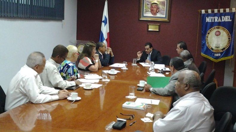 Mitradel y Fenasep crean comisión para analizar reintegro de funcionarios