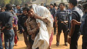 Bengalíes protestan por muerte de 112 en incendio