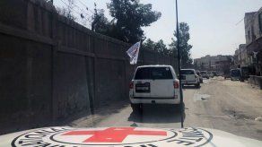 Un convoy humanitario entra en suburbios sitiados de Damasco