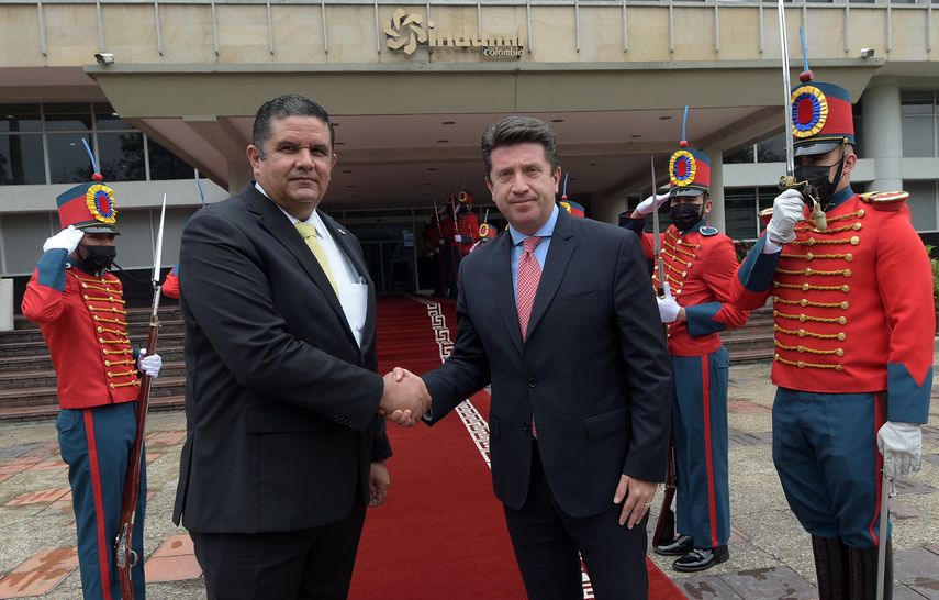 El ministro de Seguridad Pública de Panamá y el ministro de Defensa de Colombia