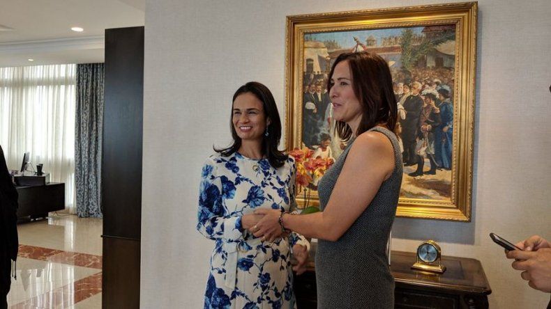 Canciller de Panamá sostiene reunión con representante venezolana designada por Guaidó