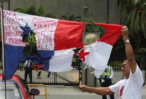 Grupo feminista filipino denuncia la salida del panameño acusado