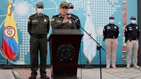 El director de la Policía Nacional de Colombia general Jorge Luis Vargas (c) habla durante una conferencia de prensa, en la sede la Dirección de Investigación Criminal DIJIN y Organización Internacional de Policía Criminal INTERPOL en Bogotá.