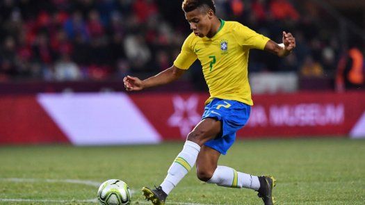 Brasil: Neres (Ajax) y Arboleda (Sao Paulo) pescados en fiesta clandestina