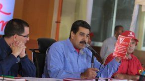 Maduro advierte que defenderá con mano de hierro estabilidad democrática