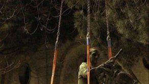 Retiran en España la última estatua ecuestre de Franco