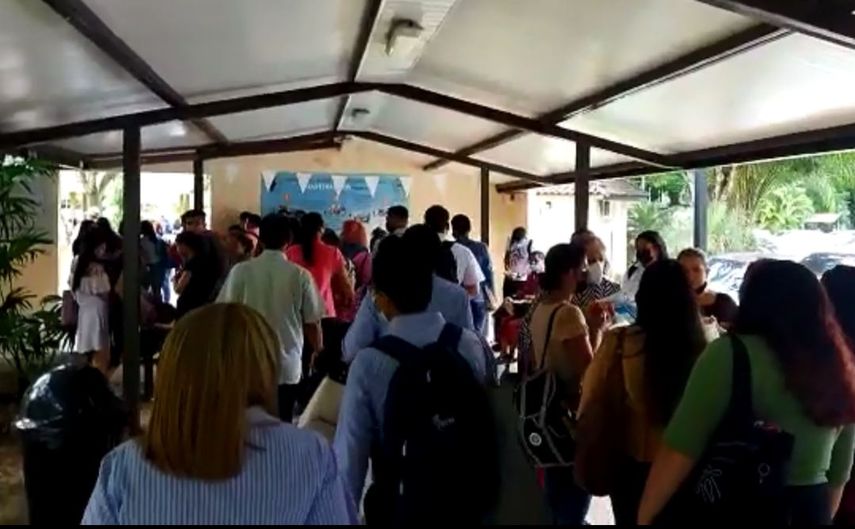 La universidad acordonó el área desde el Auditorio Elsa Estela Real