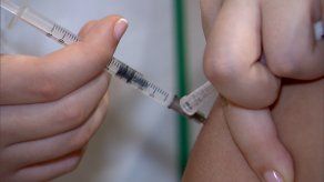 Panameños acuden a vacunarse para prevenir enfermedades