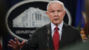 Sessions revisa manejo de casos judiciales de inmigración