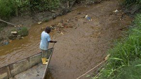 Doce mil personas afectadas por contaminación de río