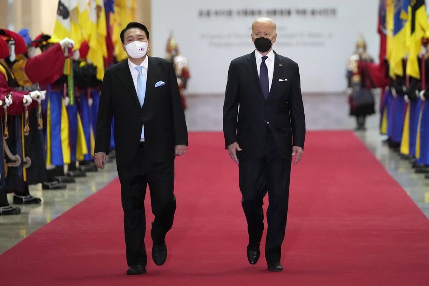 Yoon Suk-yeol y Joe Biden.
