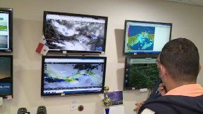 Emiten aviso de prevención tras aguacero que dejó vías inundadas