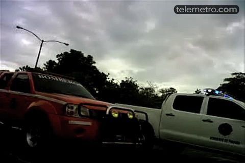 Químico sobre puente vehicular afecta vía Simón Bolívar