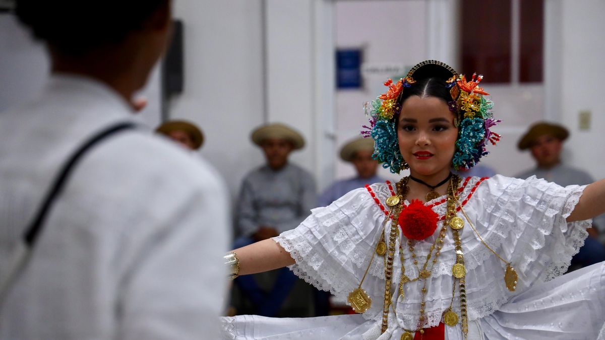 Cancillería rinde homenaje en Los Santos al educador panameño Francisco Céspedes Cancillería rinde homenaje en Los Santos al educador panameño Francisco Céspedes