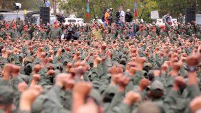 Ministro dice que están las armas listas para defender Venezuela y a Maduro