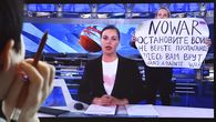 Marina Ovsiannikova es empleada de la televisión Pervy Kanal, muy cercana al poder ruso. Marina Ovsiannikova es empleada de la televisión Pervy Kanal, muy cercana al poder ruso.