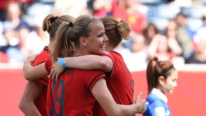 Alemania golea a Tailandia y clasifica a octvos en Canadá-2015