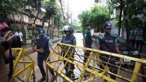Bangladesh entrega 15.000 euros a familiares de 20 muertos en ataque de Dacca