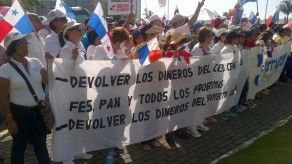 Panameños salen a las calles para repudiar la corrupción