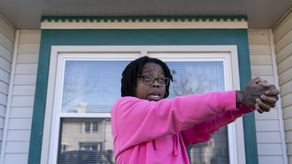 Walmart no respondió específicamente el miércoles a las preguntas solicitándole más detalles acerca de sus entrenamientos y sus protocolos para proteger a sus propios empleados.