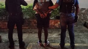 Unidades policiales de Nuevo Chorrillo de Arraiján detuvieron al cantante.