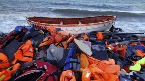 Mueren 14 refugiados al hundirse la barca en la que se dirigían a Grecia