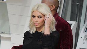 Kim Kardashian usa un corsé para acentuar su trasero
