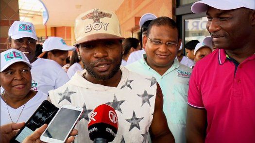 Boxeador Jezreel Corrales se inscribe en Cambio Democrático