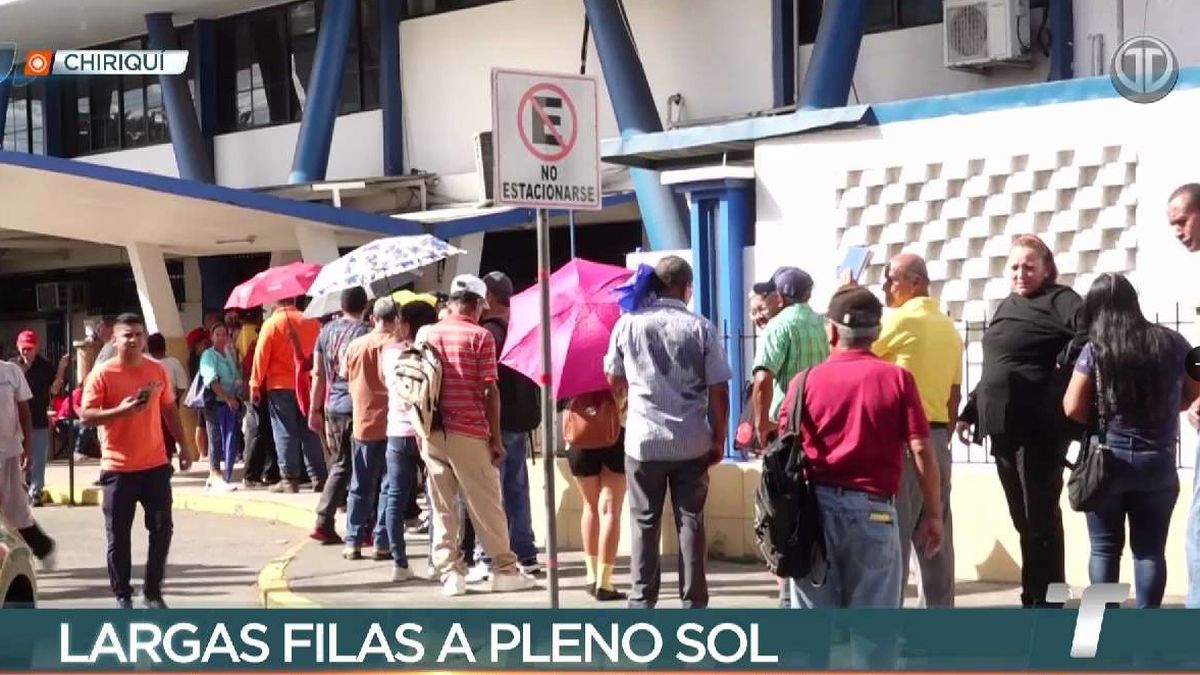Filas y retrasos en entrega de medicamentos.