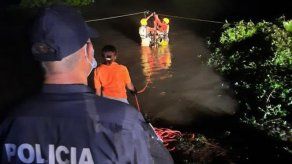 Las personas fueron sorprendidas por la crecida del Río Piedra. Las personas fueron sorprendidas por la crecida del Río Piedra.