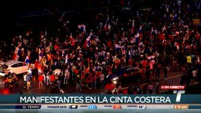 Ciudadanos marchan a la Presidencia de la República para decir no al contrato minero