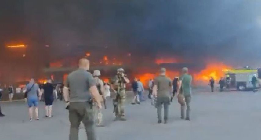 Al menos 10 muertos y más de 40 heridos en ataque con misil en centro comercial de Ucrania