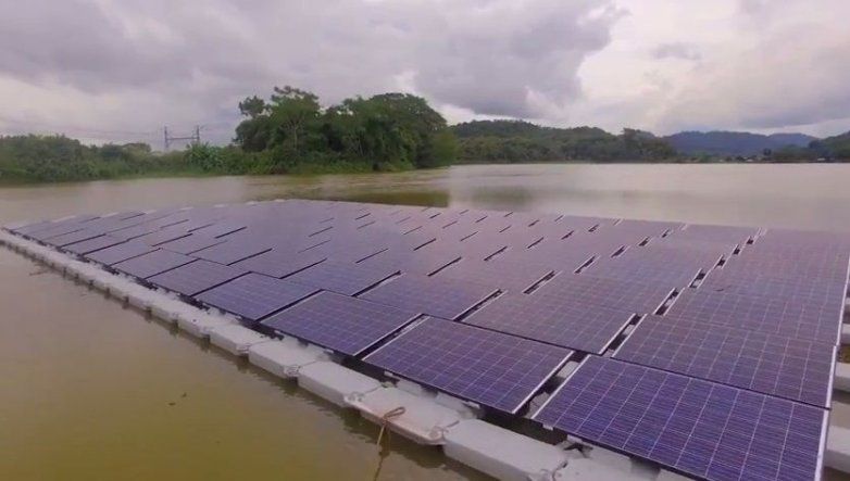 Paneles solares flotantes, una apuesta del Canal de Panamá para ser más verde
