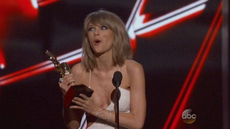 Taylor Swift obtiene ocho premios en los Billboard