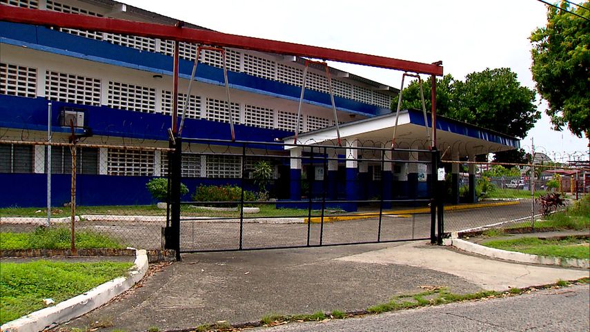 Entre los principales problemas en las escuelas está la falta de personal de aseo.