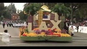 El calor del Desfile de las Rosas combate el frío