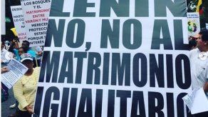 Multitudinaria manifestación en defensa de la familia tradicional en Quito