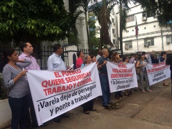 Miembros del CD protestan en el MP contra dictadura en Panamá
