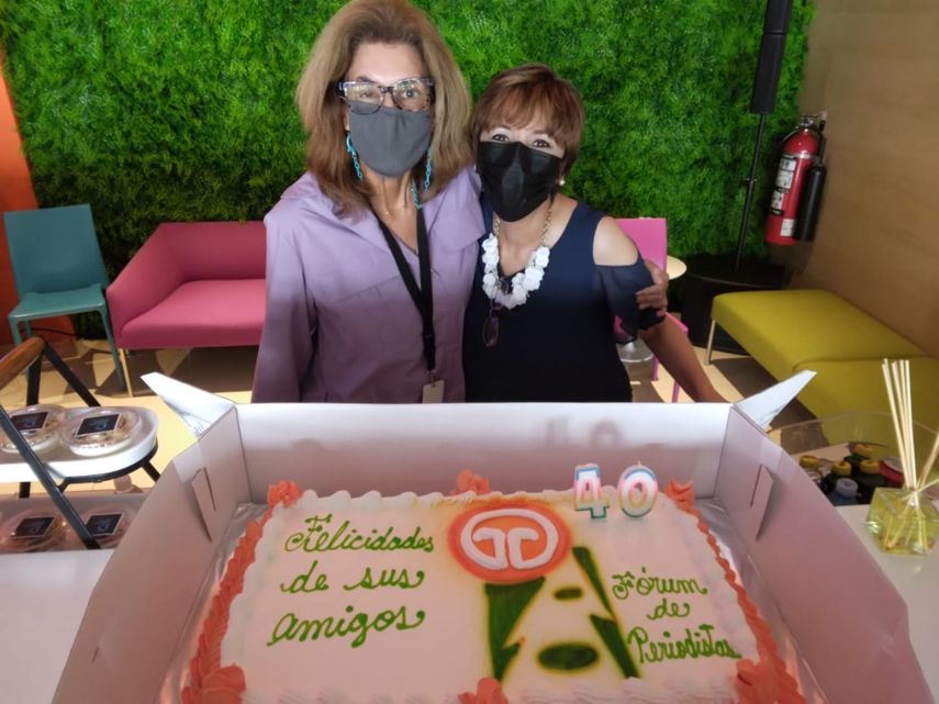 El Fórum de Periodistas envió a Telemetro un pastel para celebrar sus 40 años.&nbsp;