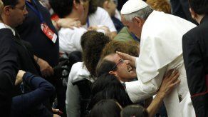 El papa recibe a minusválidos en el Vaticano