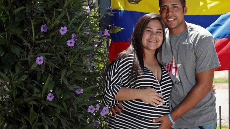 De Venezuela a Argentina, a pie, para llegar al parto de su novia