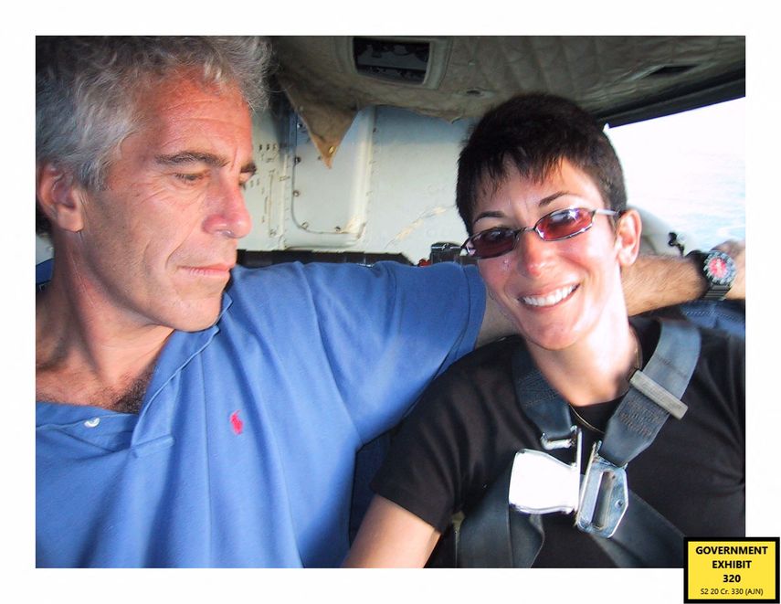 Jeffrey Epstein junto a Ghislaine Maxwell.