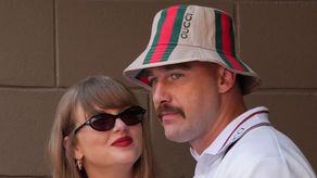 Taylor Swift y su novio, el jugador de fútbol americano de la NFL de EE. UU., Travis Kelce.